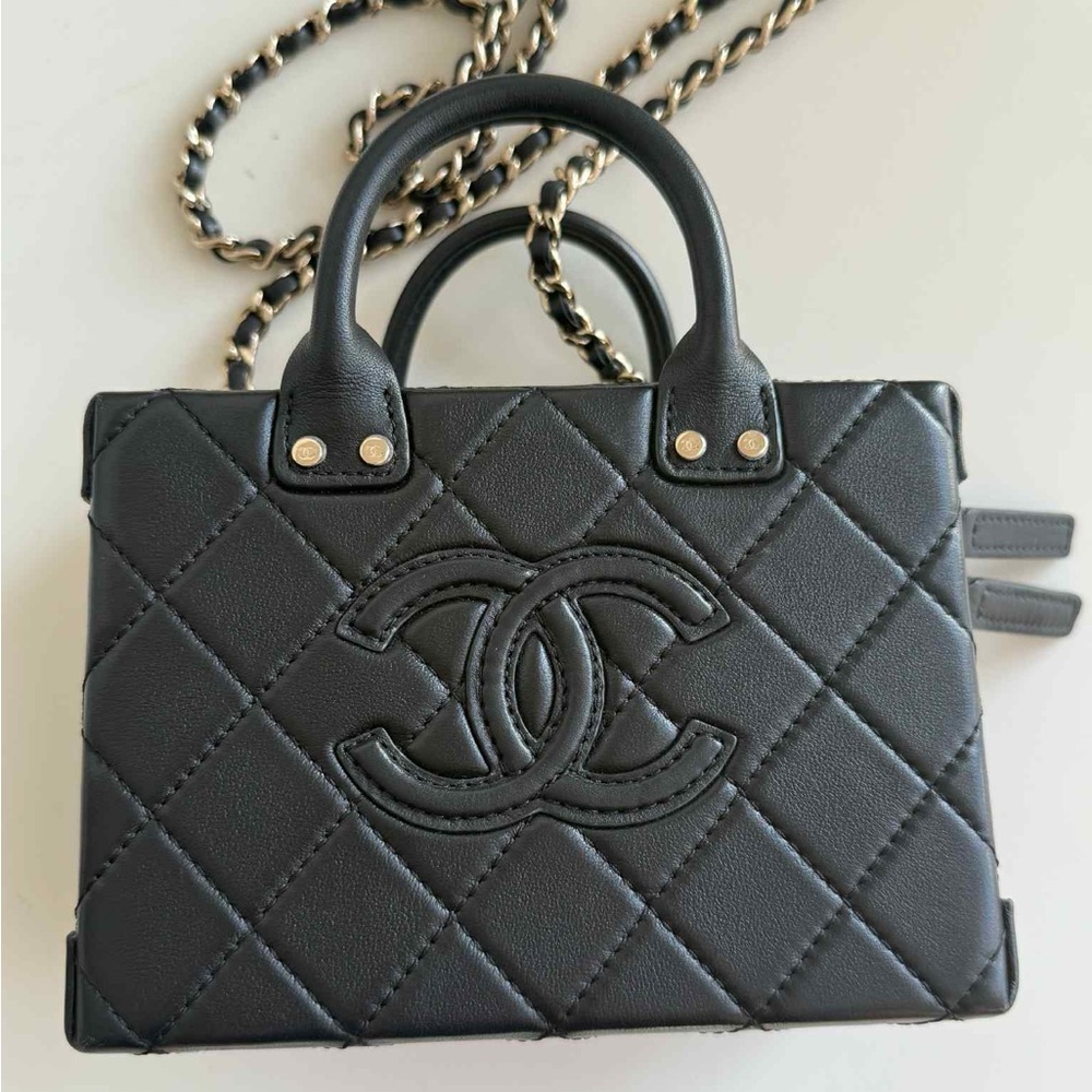 CHANEL Black Quilted bag